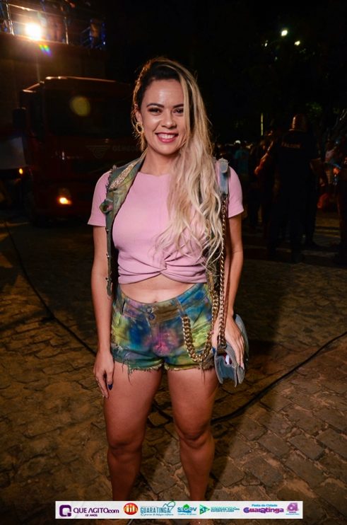 De cima do trio elétrico, Katrina e Jarley Rosa puxam multidão no tradicional arrastão 180