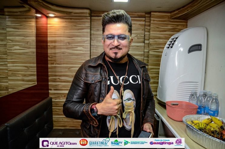 De cima do trio elétrico, Katrina e Jarley Rosa puxam multidão no tradicional arrastão 184