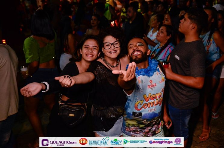 De cima do trio elétrico, Katrina e Jarley Rosa puxam multidão no tradicional arrastão 186