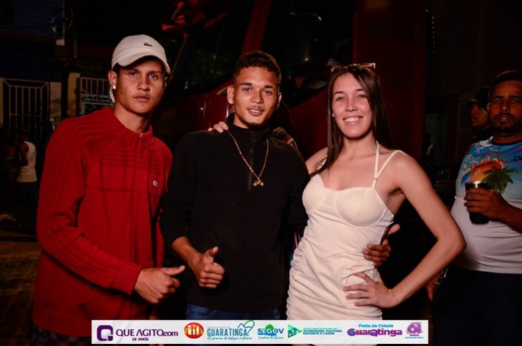 De cima do trio elétrico, Katrina e Jarley Rosa puxam multidão no tradicional arrastão 188