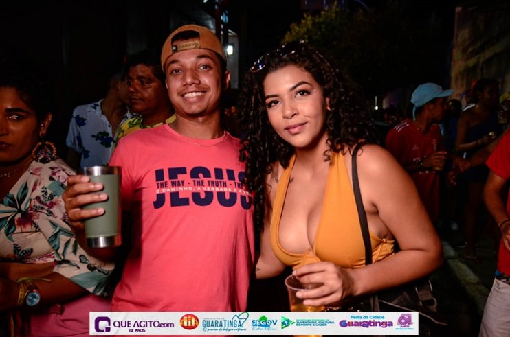 De cima do trio elétrico, Katrina e Jarley Rosa puxam multidão no tradicional arrastão 191