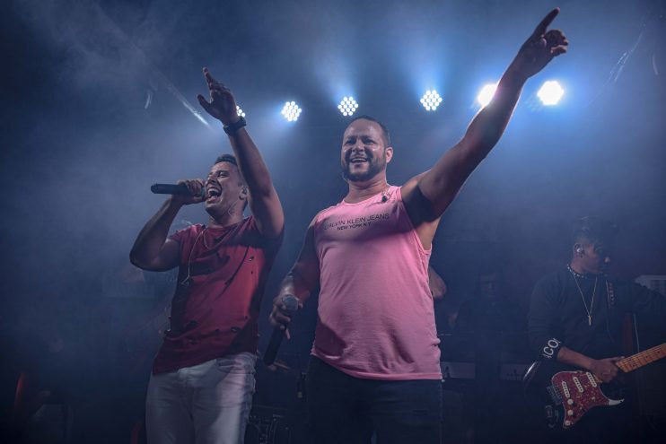 Reinauguração do Hot contou show de André Lima e Rafael 11