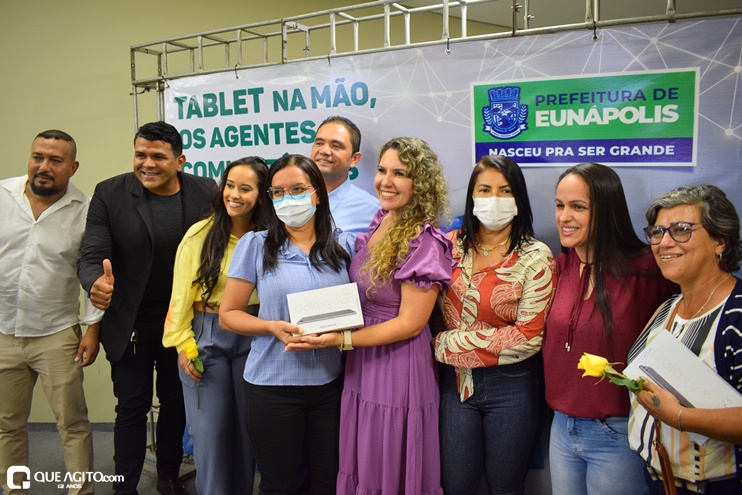 Prefeita entrega mais de 170 tablets para modernizar trabalho dos agentes comunitários de saúde 149