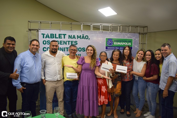 Prefeita entrega mais de 170 tablets para modernizar trabalho dos agentes comunitários de saúde 150