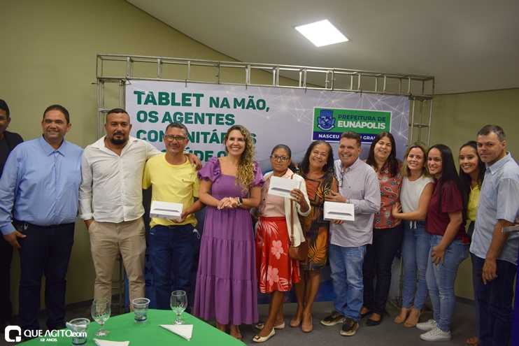 Prefeita entrega mais de 170 tablets para modernizar trabalho dos agentes comunitários de saúde 152