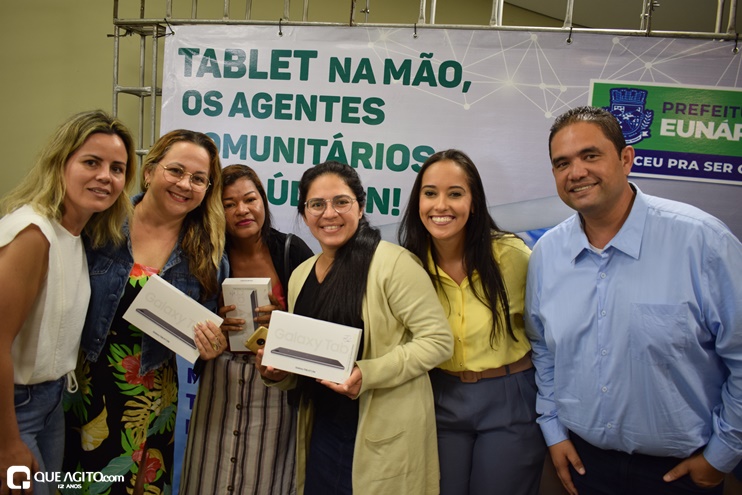 Prefeita entrega mais de 170 tablets para modernizar trabalho dos agentes comunitários de saúde 170