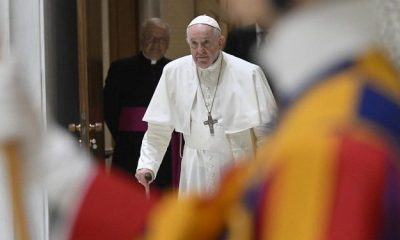 Papa Francisco recebe grupo de pessoas transgêneros 27