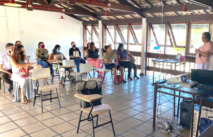 Novos professores recebem formação sobre surdez 7