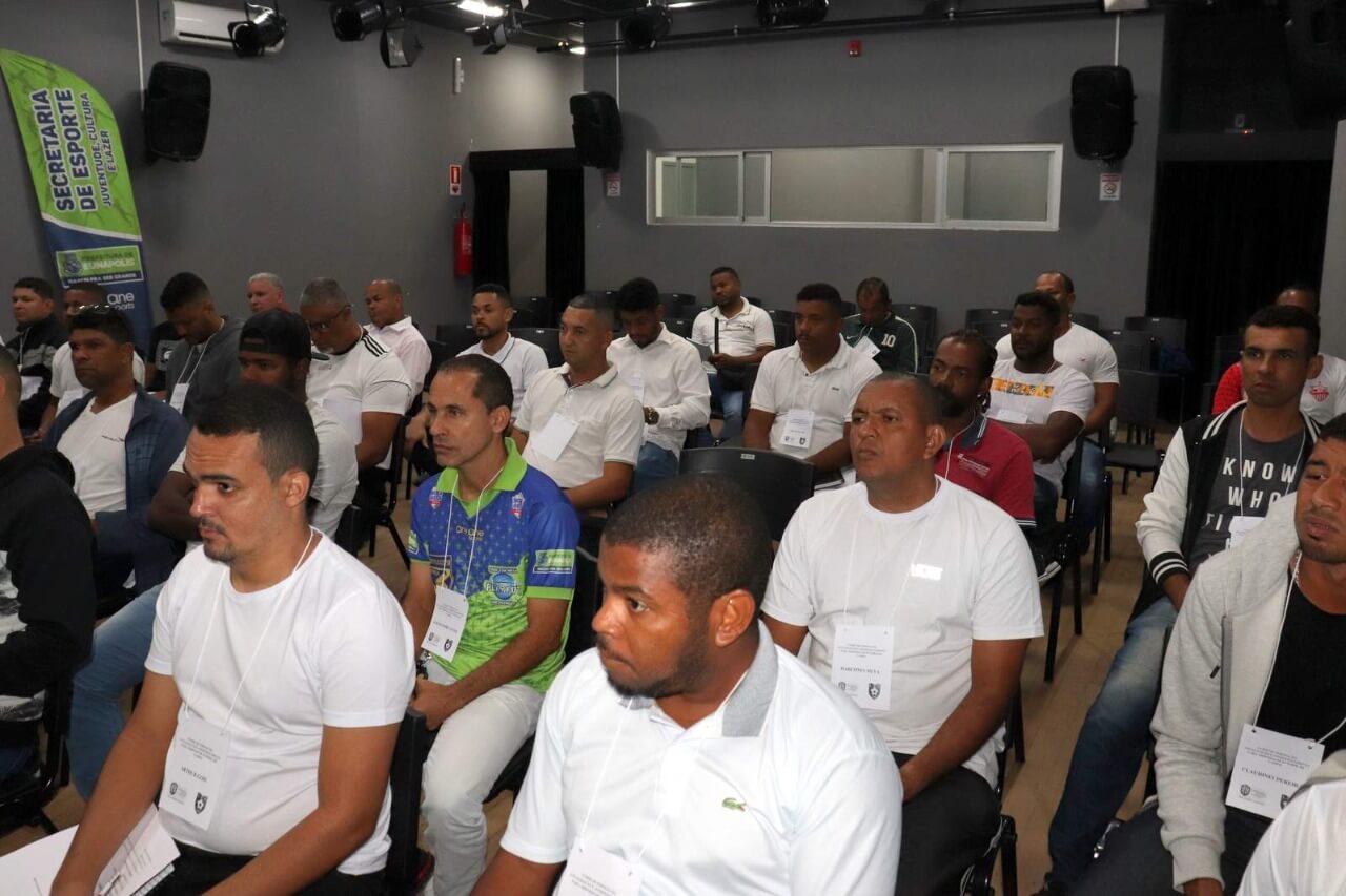 Prefeitura de Eunápolis promove formação para árbitros de futebol após 20 anos sem a realização do curso 7