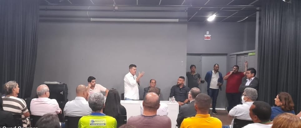 Paulo Dapé conduz reunião reafirmando apoio à candidatura de Robinho 59