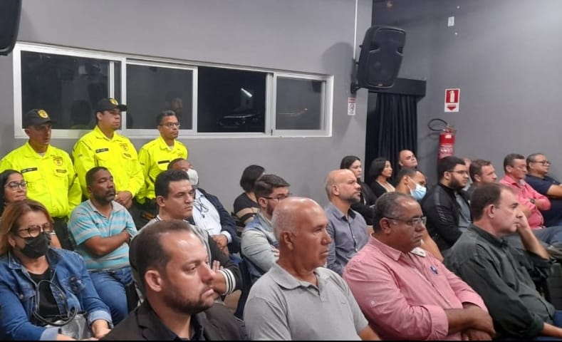 Paulo Dapé conduz reunião reafirmando apoio à candidatura de Robinho 10