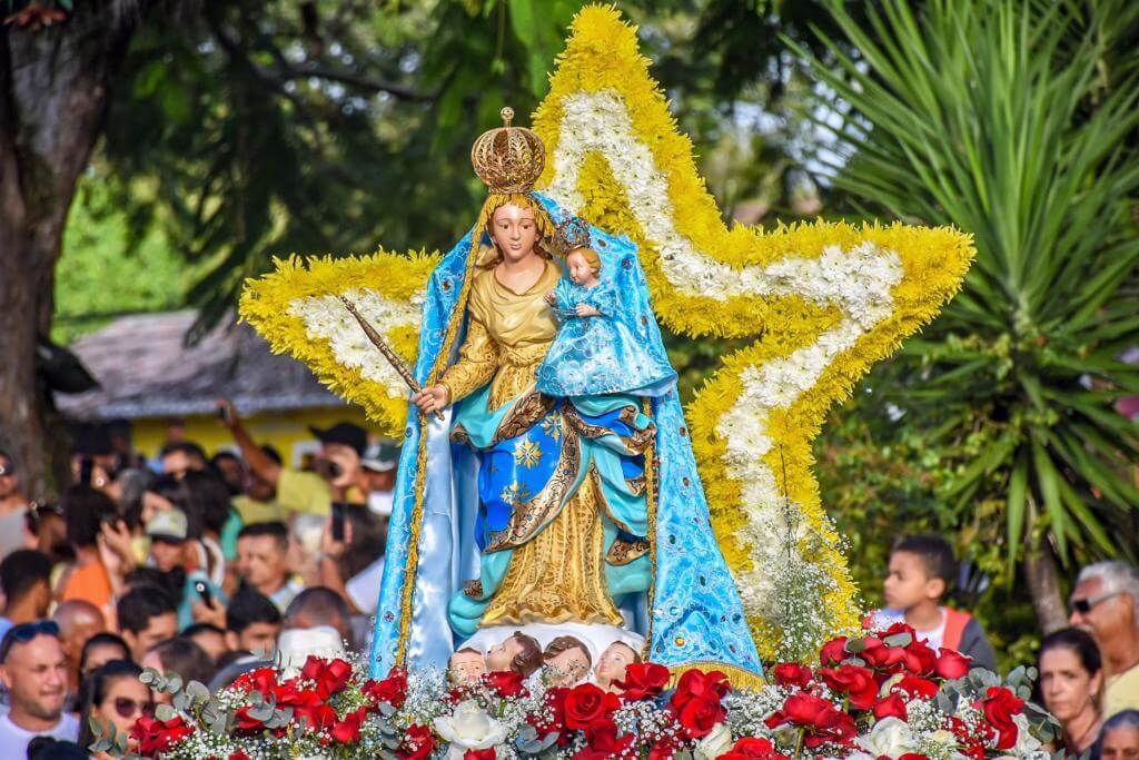 FÉ E DEVOÇÃO - Fiéis católicos celebram Padroeira Nossa Senhora d’Ajuda 7