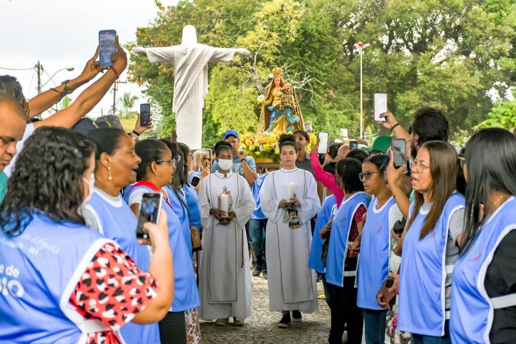 FÉ E DEVOÇÃO - Fiéis católicos celebram Padroeira Nossa Senhora d’Ajuda 9