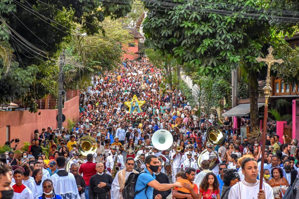 FÉ E DEVOÇÃO - Fiéis católicos celebram Padroeira Nossa Senhora d’Ajuda 6