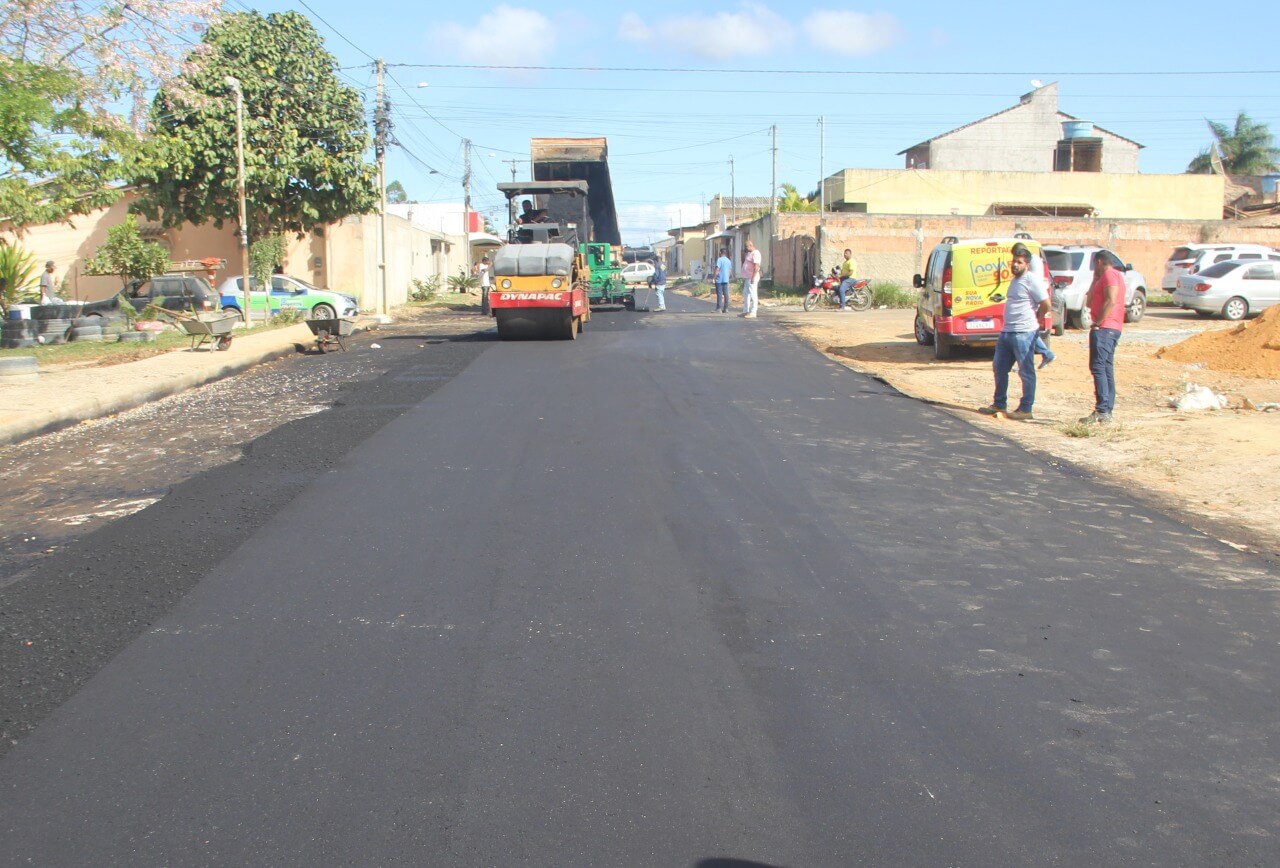 Prefeita Cordélia Torres visita obras de infraestrutura urbana em Eunápolis 6