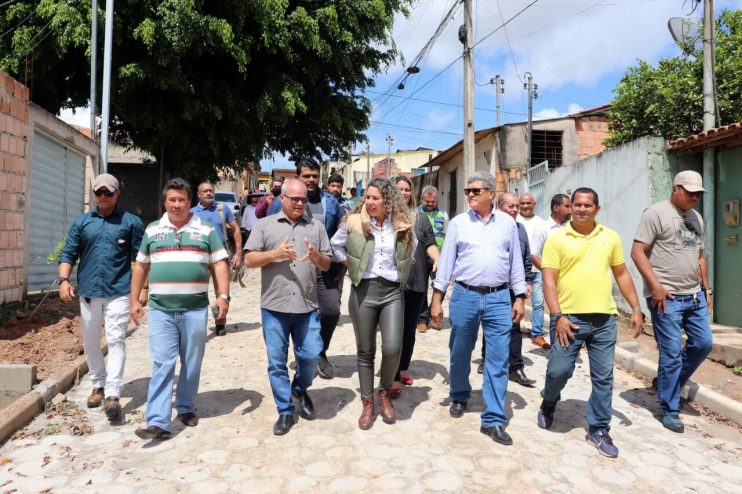 Prefeita Cordélia Torres visita obras e dá ordem para novos serviços de infraestrutura 13