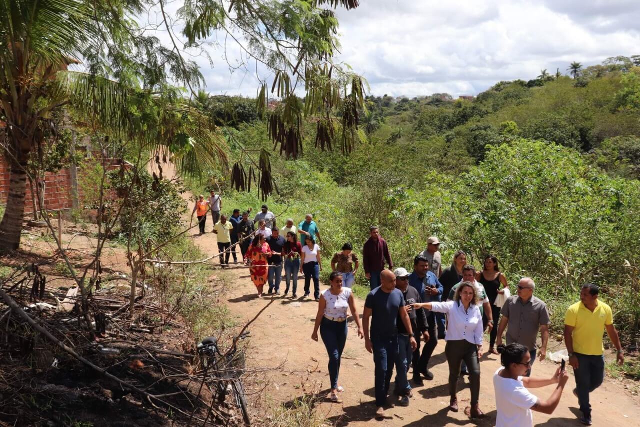 Prefeita Cordélia Torres visita obras e dá ordem para novos serviços de infraestrutura 6