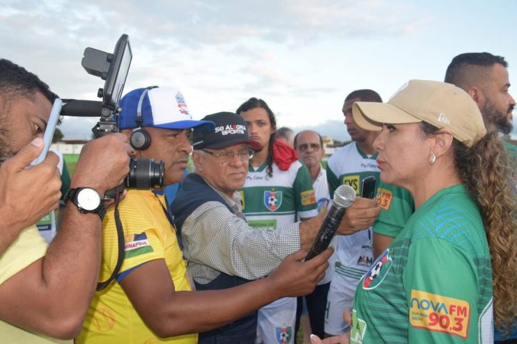 Prefeita Cordélia Torres prestigia jogo Eunápolis x Itamaraju no Estádio Araujão 7