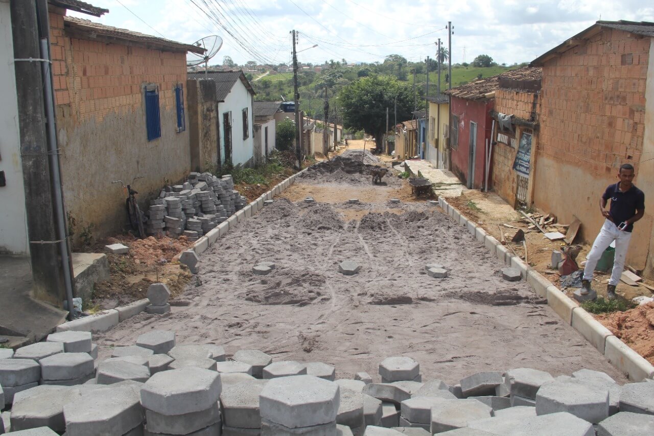 Prefeita Cordélia Torres vistoria início de obras de pavimentação em Eunápolis 26