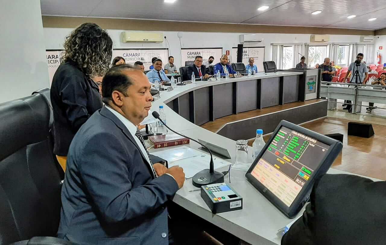 Vereadores rejeitam indicação que pede regulamentação do transporte por aplicativo em Eunápolis 9