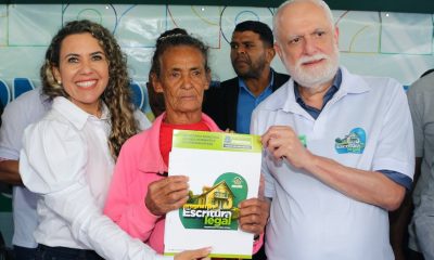 Prefeita Cordélia Torres realiza sonho de mais de 200 famílias com entrega de escrituras de casas em Eunápolis 29