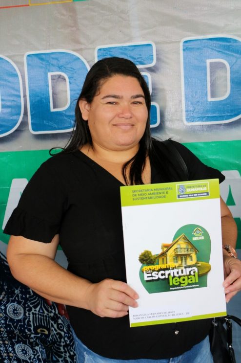 Prefeita Cordélia Torres realiza sonho de mais de 200 famílias com entrega de escrituras de casas em Eunápolis 28