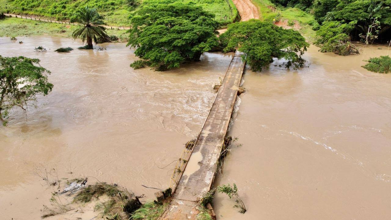 Prefeita Cordélia Torres entrega importantes obras na zona rural de Eunápolis 6