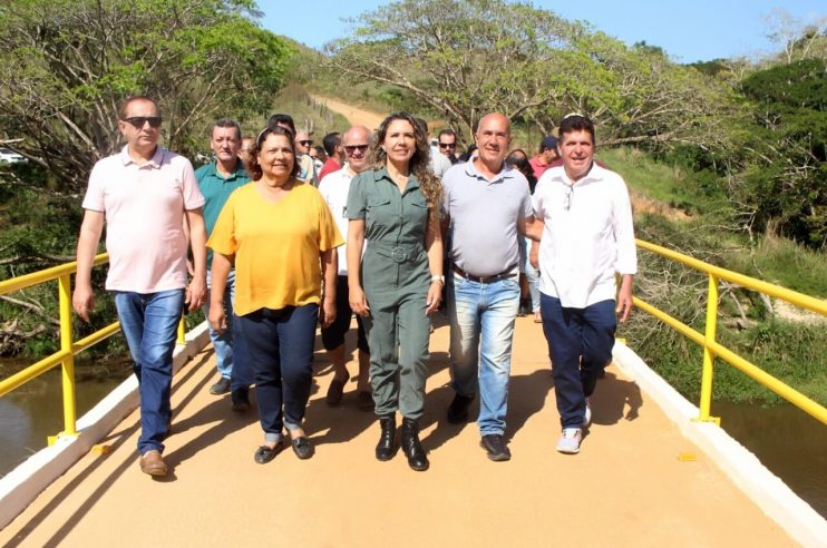 Prefeita Cordélia Torres entrega importantes obras na zona rural de Eunápolis 11