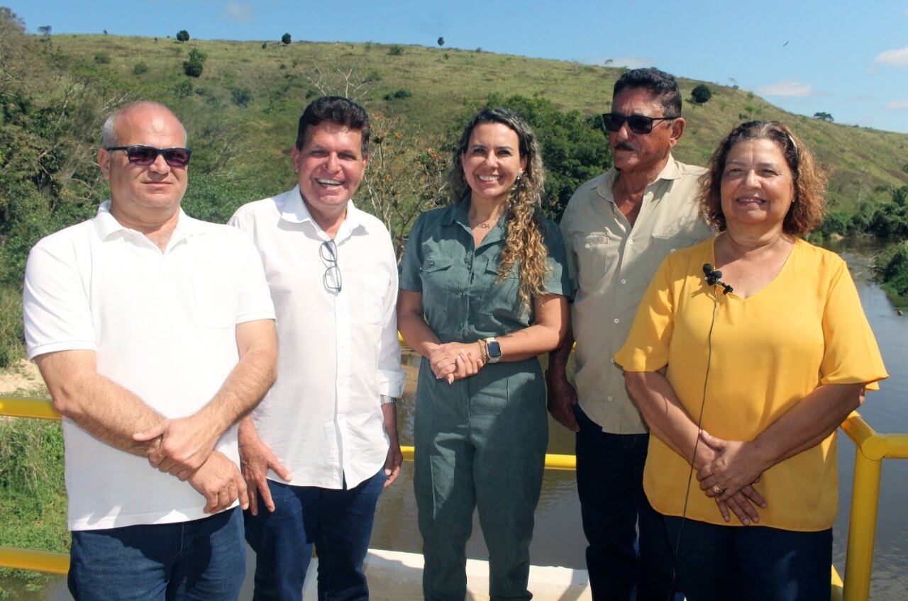 Prefeita Cordélia Torres entrega importantes obras na zona rural de Eunápolis 12
