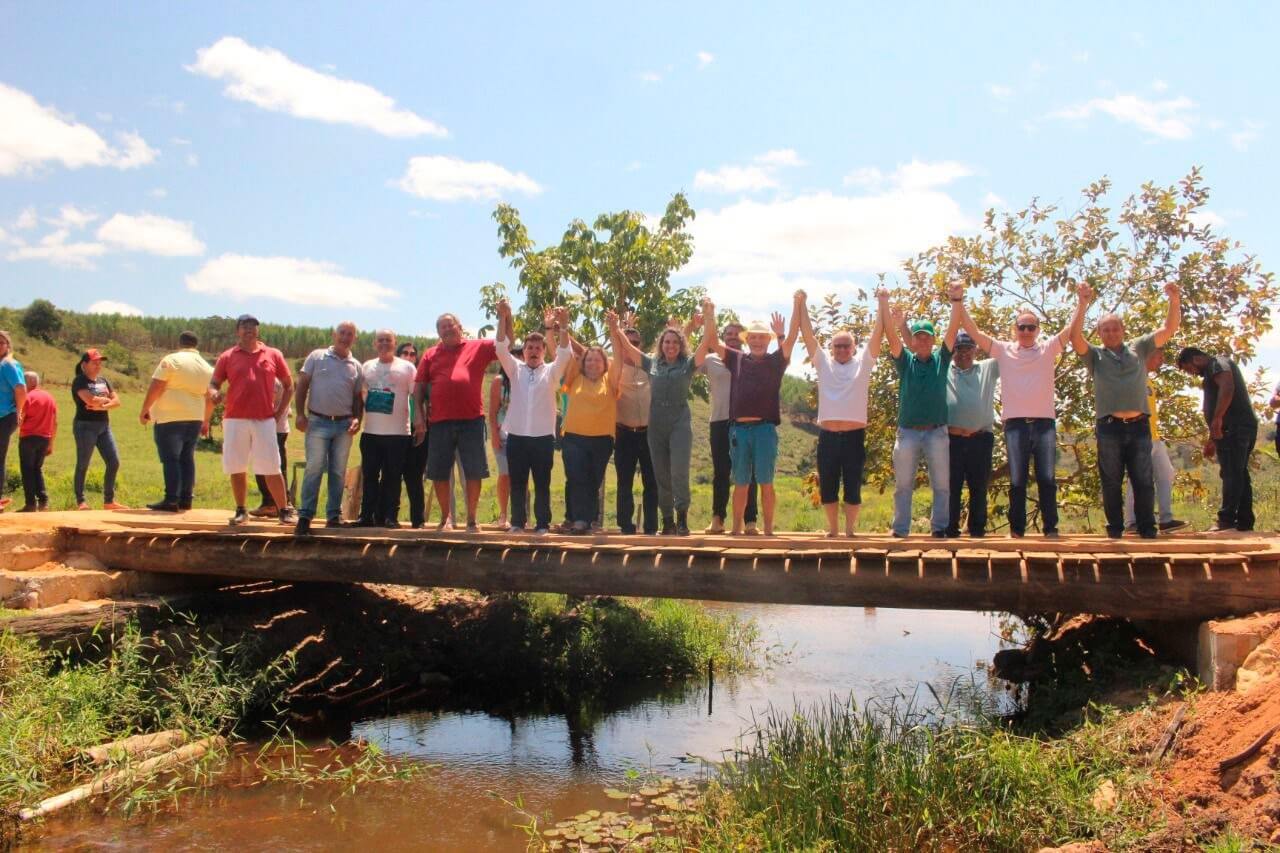 Prefeita Cordélia Torres entrega importantes obras na zona rural de Eunápolis 11