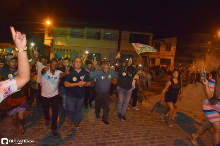 Multidão lota ruas de Itagimirim em caminha