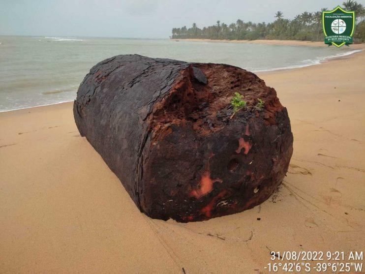 Fiscalização Ambiental descarta relação de tonel encontrado em praia com manchas de óleo de 2019 12