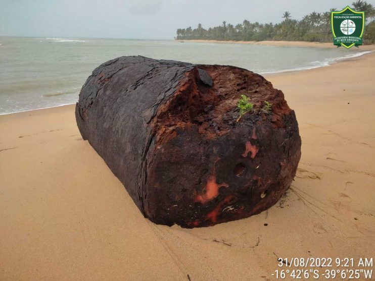 Fiscalização Ambiental descarta relação de tonel encontrado em praia com manchas de óleo de 2019 11