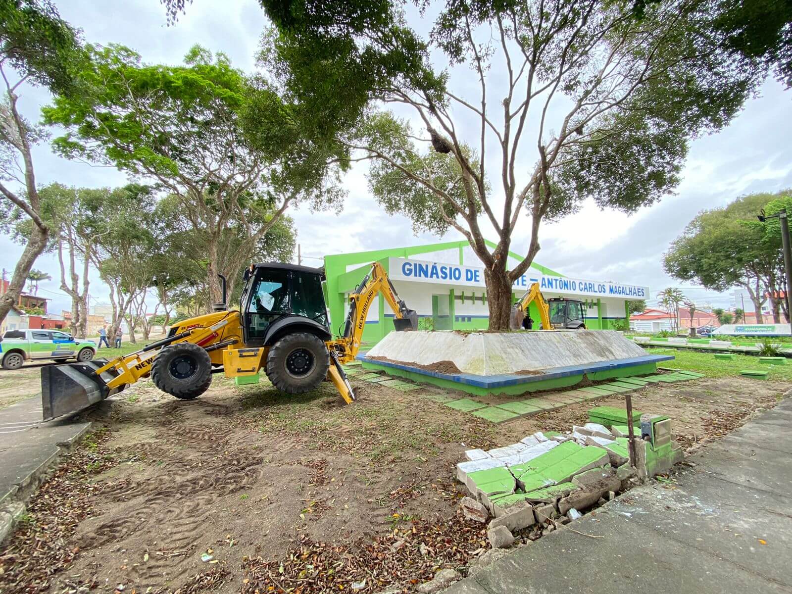 Prefeita Cordélia Torres vistoria início da segunda etapa da requalificação do Ginásio ACM 6