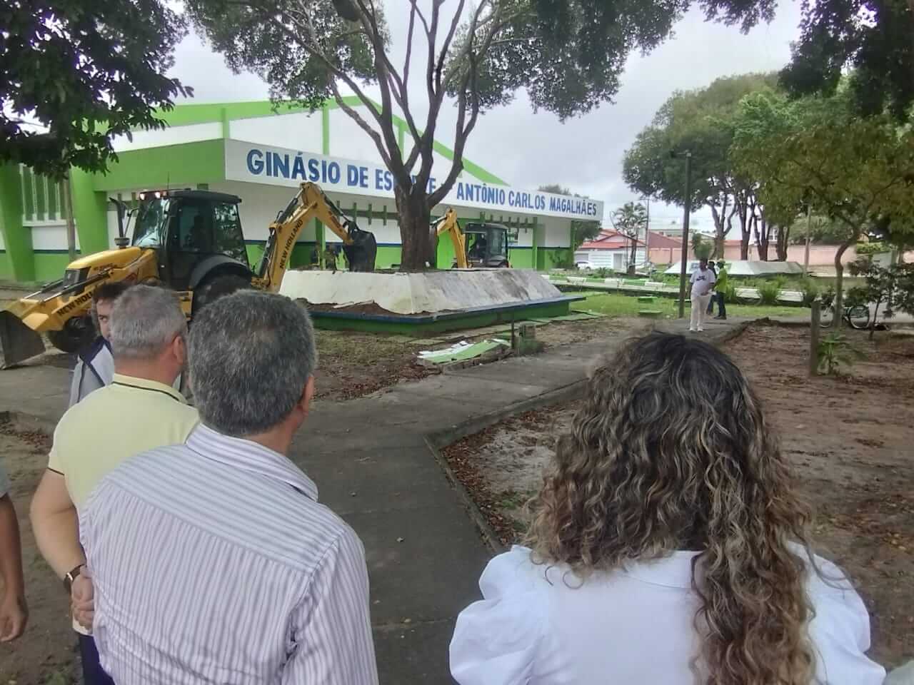 Prefeita Cordélia Torres vistoria início da segunda etapa da requalificação do Ginásio ACM 7