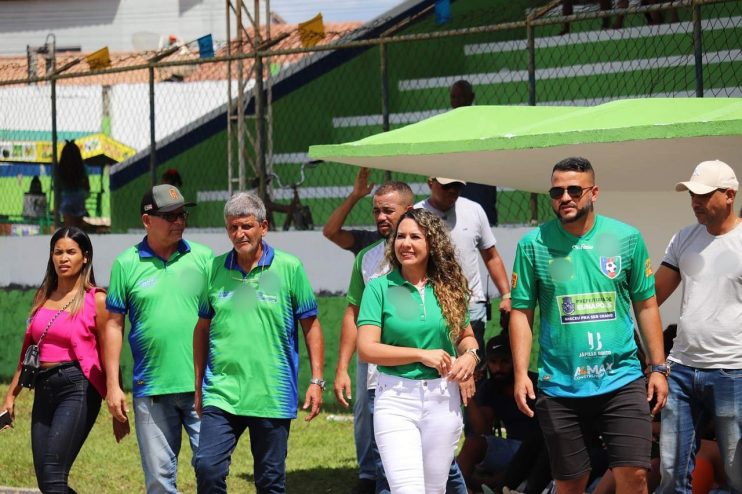 Prefeita Cordélia Torres prestigia final do Campeonato Feminino de Futebol no Estádio Araujão 12