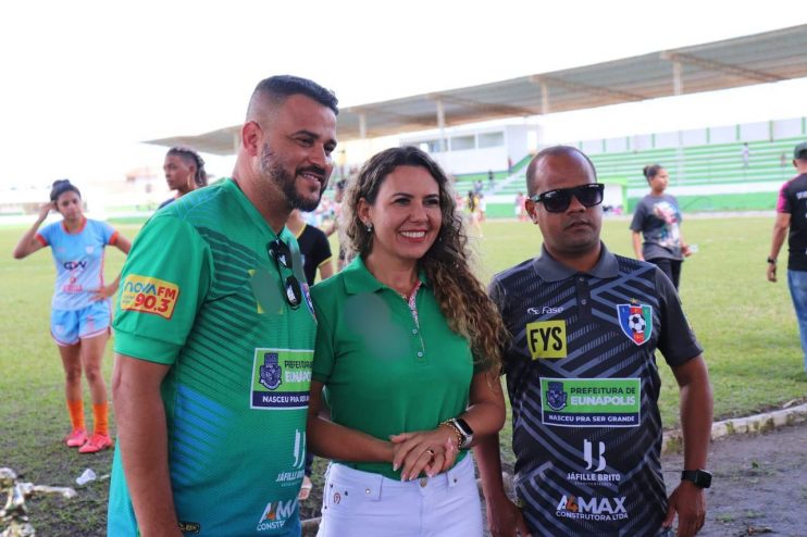 Prefeita Cordélia Torres prestigia final do Campeonato Feminino de Futebol no Estádio Araujão 14