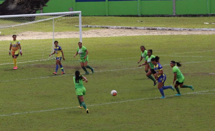 Prefeita Cordélia Torres prestigia final do Campeonato Feminino de Futebol no Estádio Araujão 25