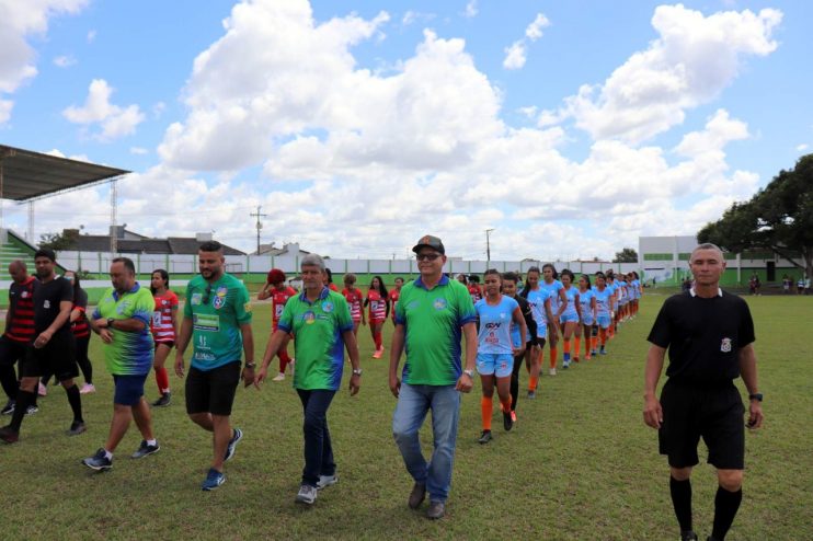 Prefeita Cordélia Torres prestigia final do Campeonato Feminino de Futebol no Estádio Araujão 23
