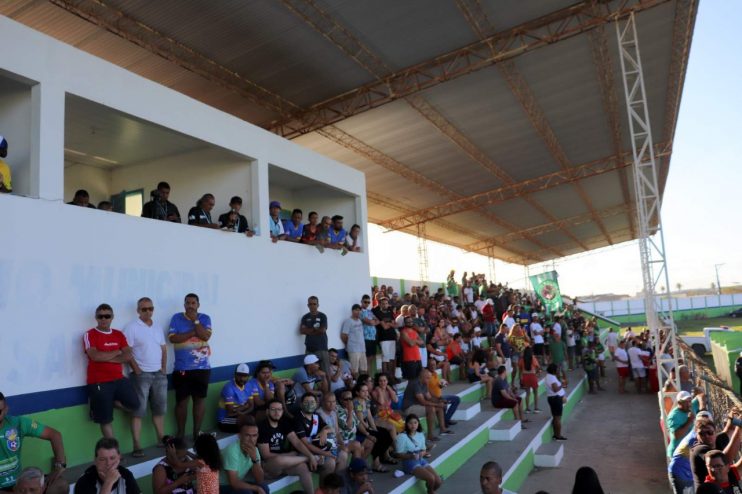 Prefeita Cordélia Torres prestigia final do Campeonato Feminino de Futebol no Estádio Araujão 18