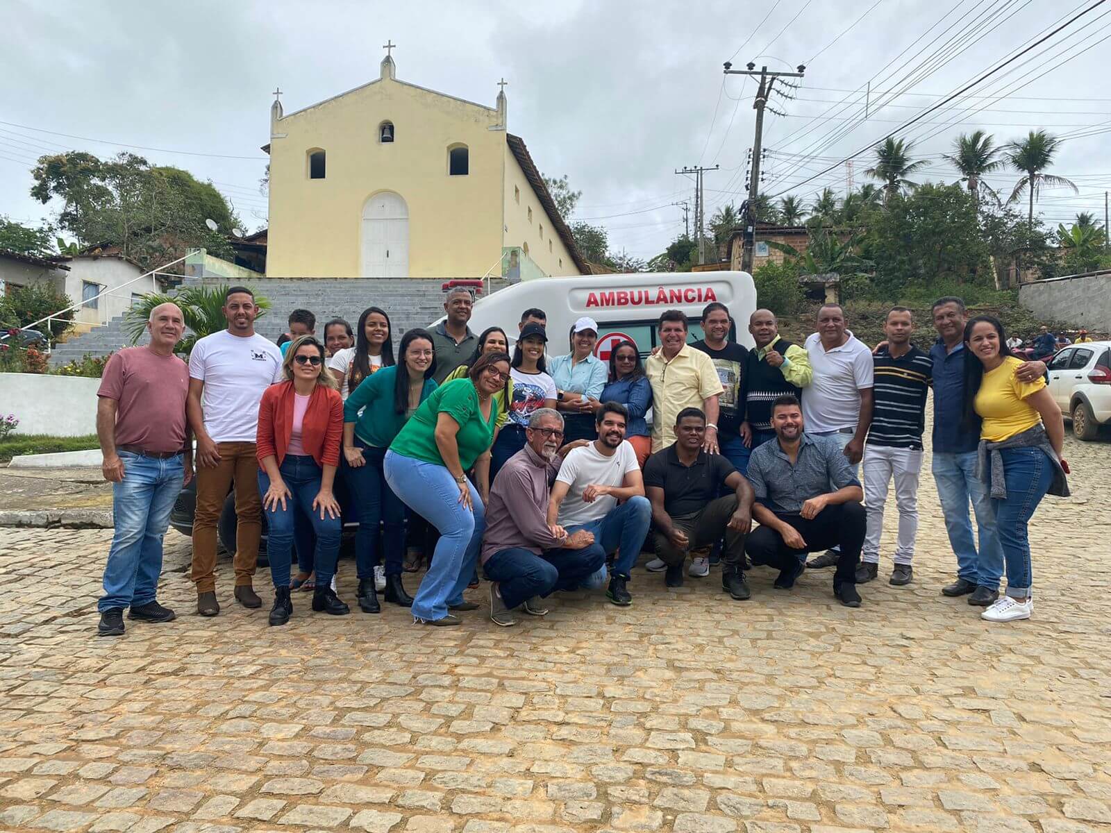 Prefeita Cordélia Torres entrega ambulância e anuncia outras melhorias para população de Gabiarra 27