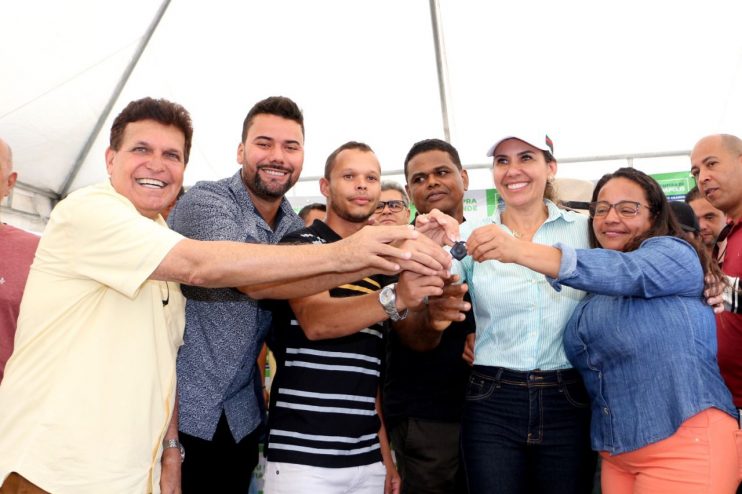 Prefeita Cordélia Torres entrega ambulância e anuncia outras melhorias para população de Gabiarra 11