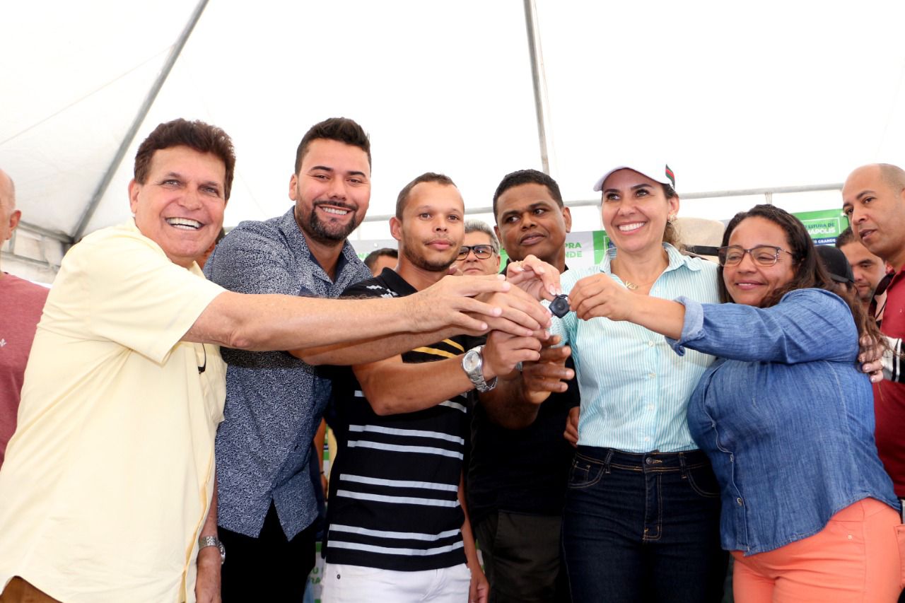 Prefeita Cordélia Torres entrega ambulância e anuncia outras melhorias para população de Gabiarra 23