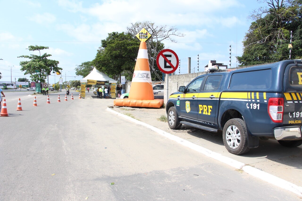Encerramento da Semana Nacional de Trânsito reúne órgãos de segurança pública em blitz no centro de Eunápolis 7