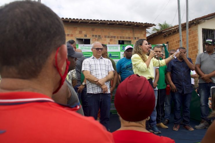 Prefeita entrega pavimentação na Rua do Vento e assina ordem de serviço para outras sete ruas do Moisés Reis 15