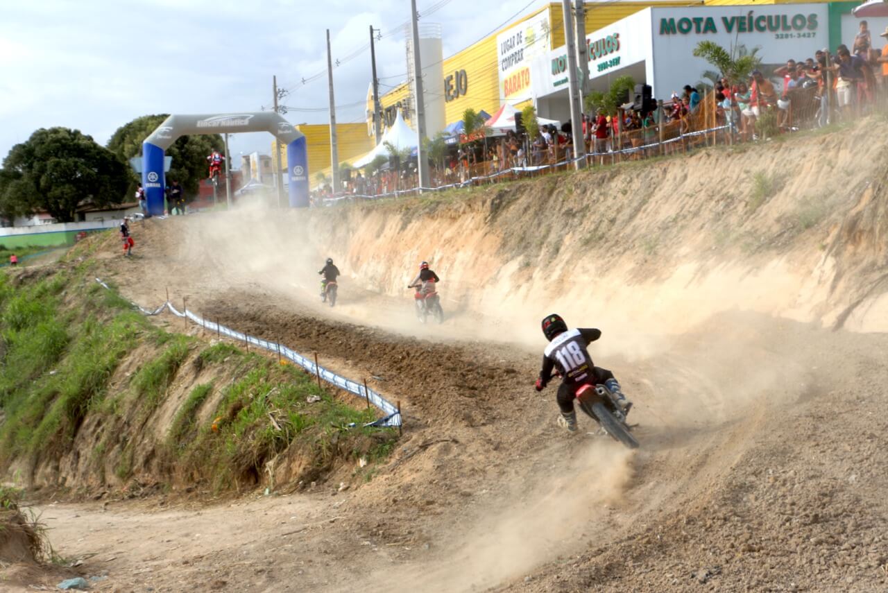 Prefeita Cordélia Torres prestigia etapa final da Copa do Descobrimento de Motocross em Eunápolis 7