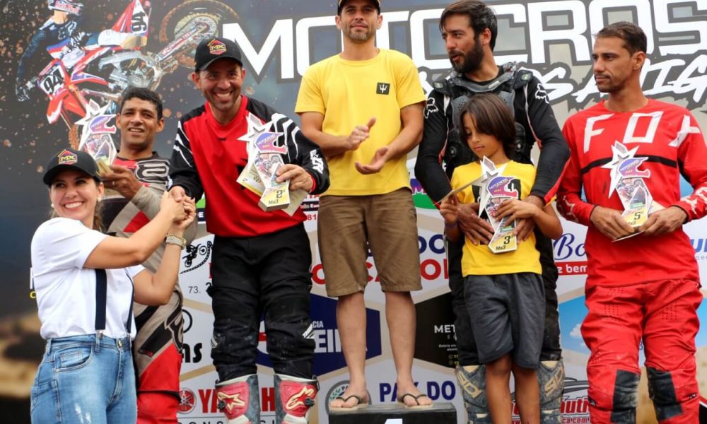 Prefeita Cordélia Torres prestigia etapa final da Copa do Descobrimento de Motocross em Eunápolis
