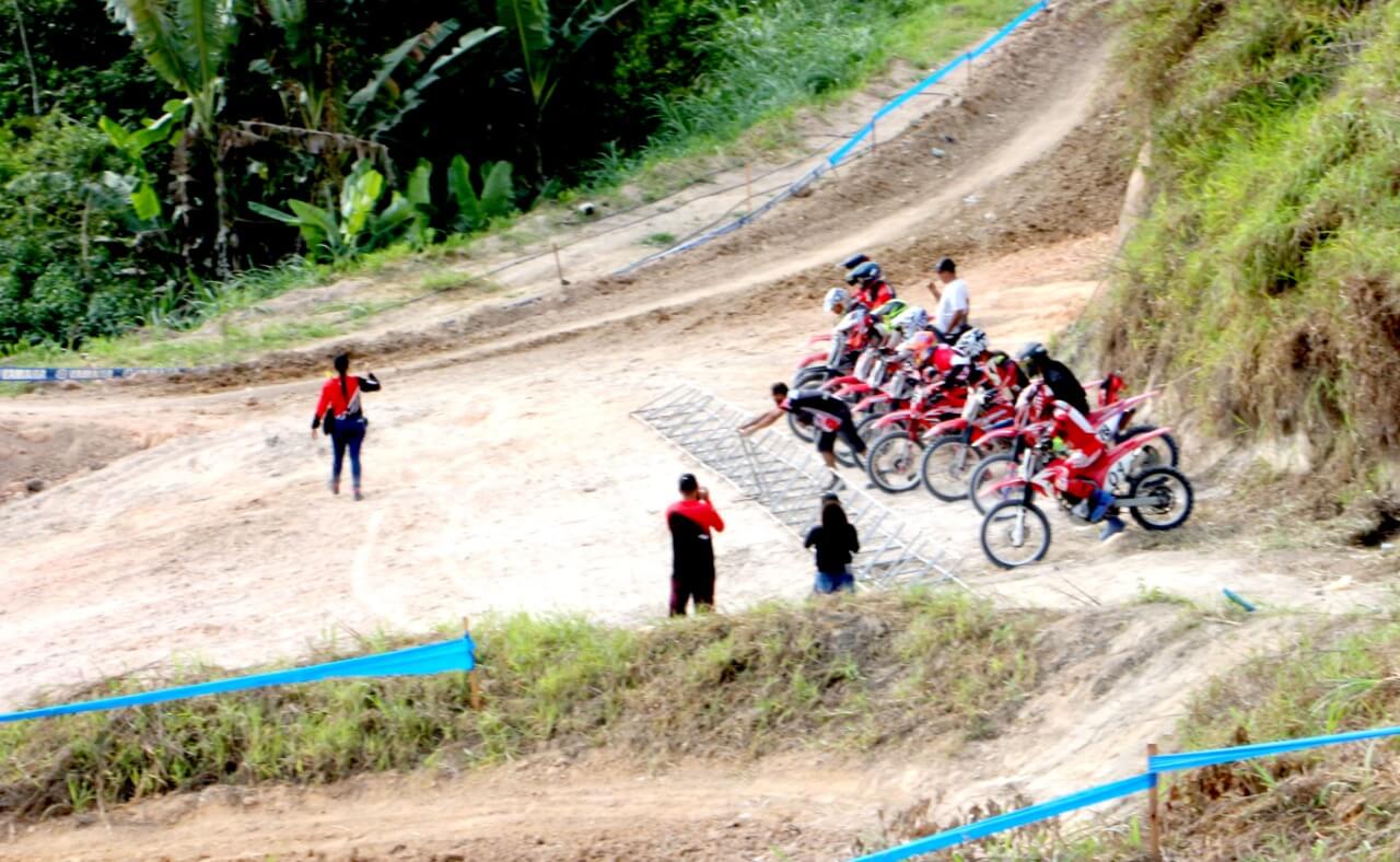 Prefeita Cordélia Torres prestigia etapa final da Copa do Descobrimento de Motocross em Eunápolis 5
