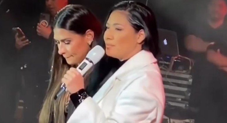 Simaria aparece de surpresa em show, faz Simone chorar e emociona fãs 18