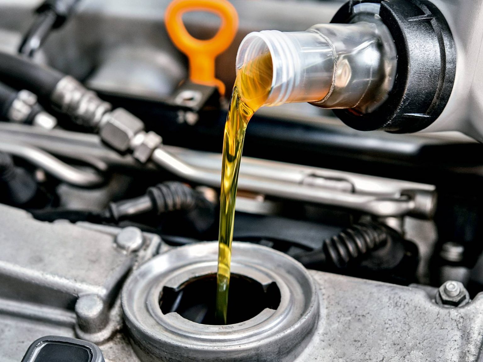 Rodo muito pouco com meu carro; qual é o prazo certo para a troca de óleo? 6